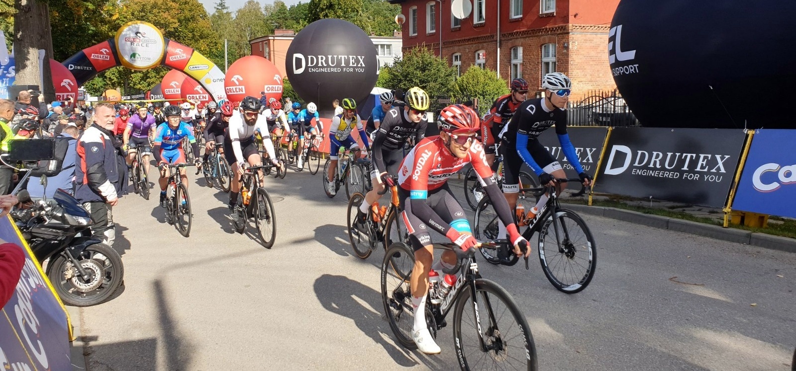 Fest zu Ehren der Amateur-Radfahrer unter Teilnahme von DRUTEX