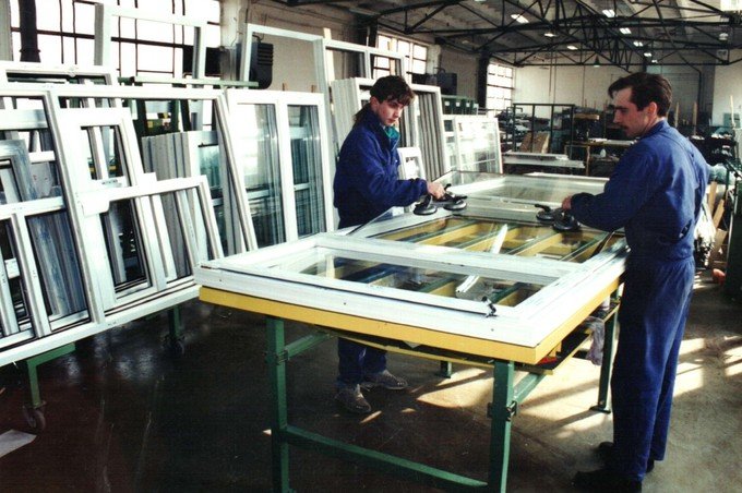 Aufnahme der Produktion von Kunststofffenstern und -türen